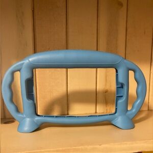 Kids tablet holder/protector